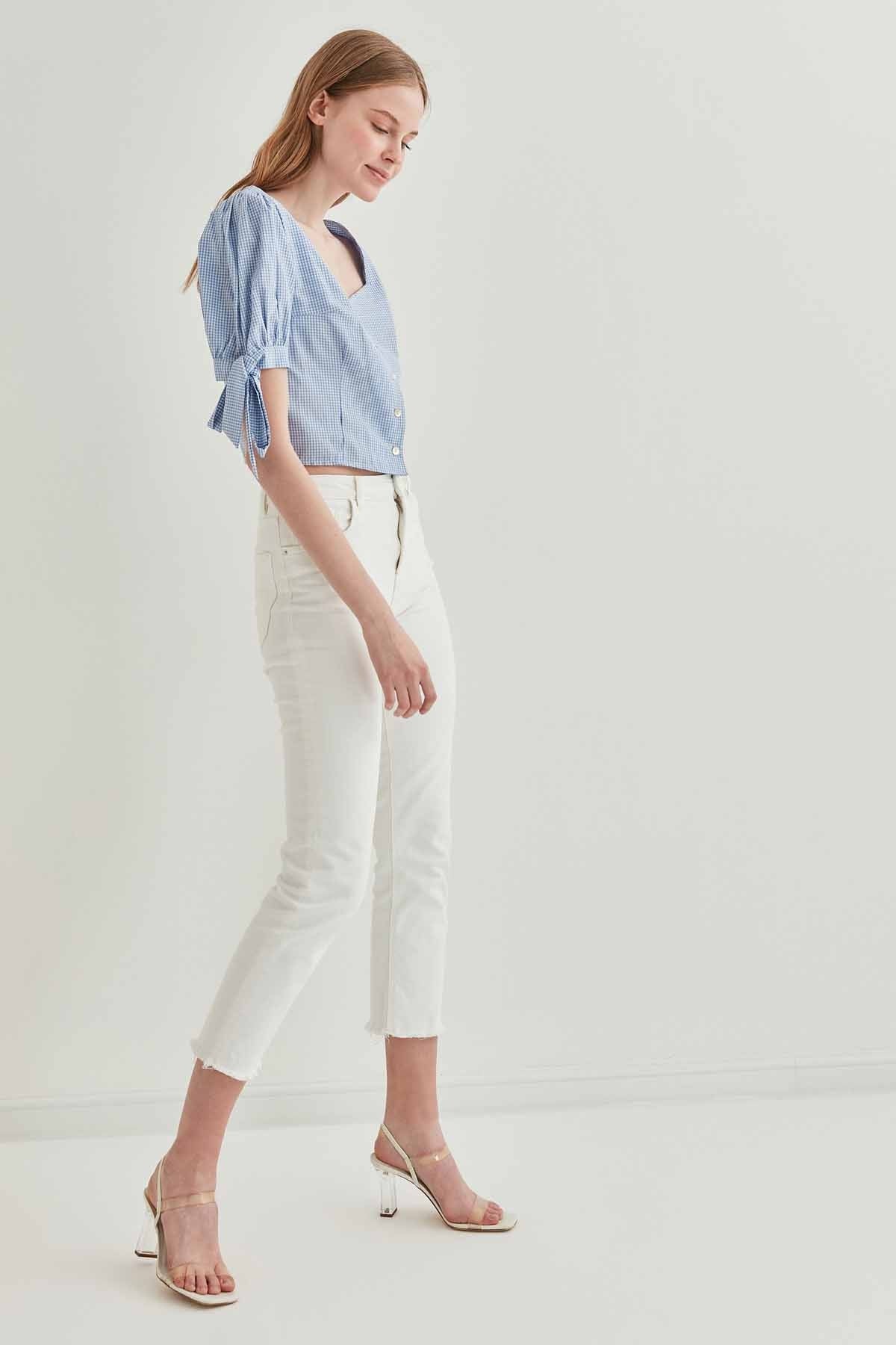 LACED SLEEVE BLOUSE