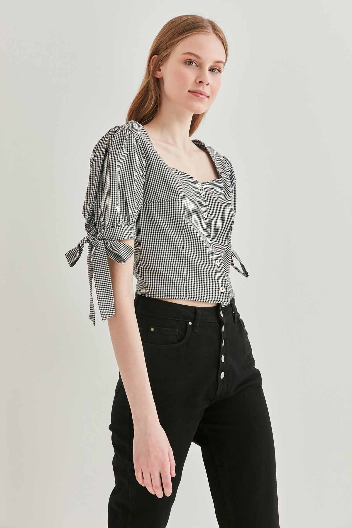 LACED SLEEVE BLOUSE