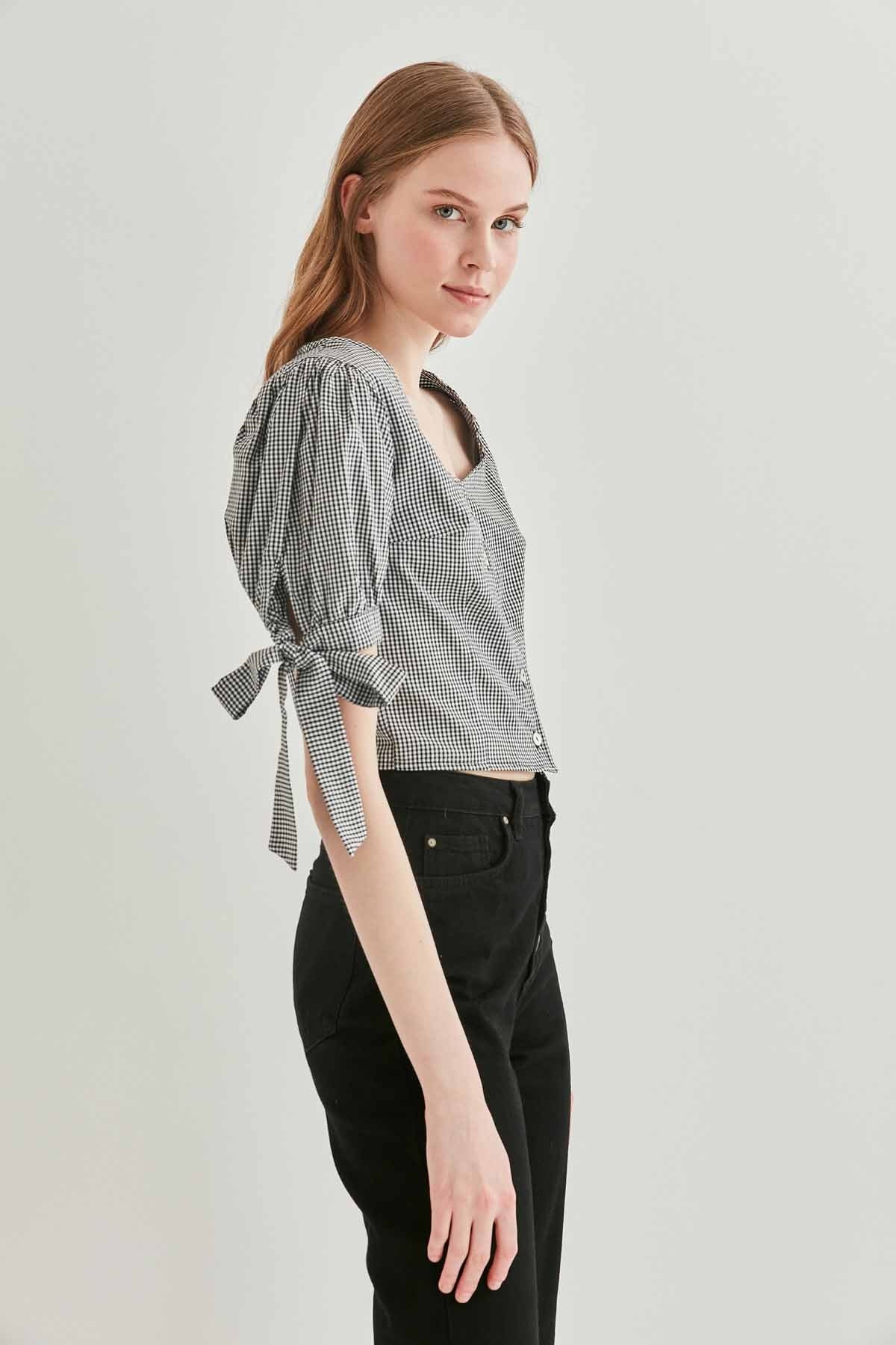 LACED SLEEVE BLOUSE