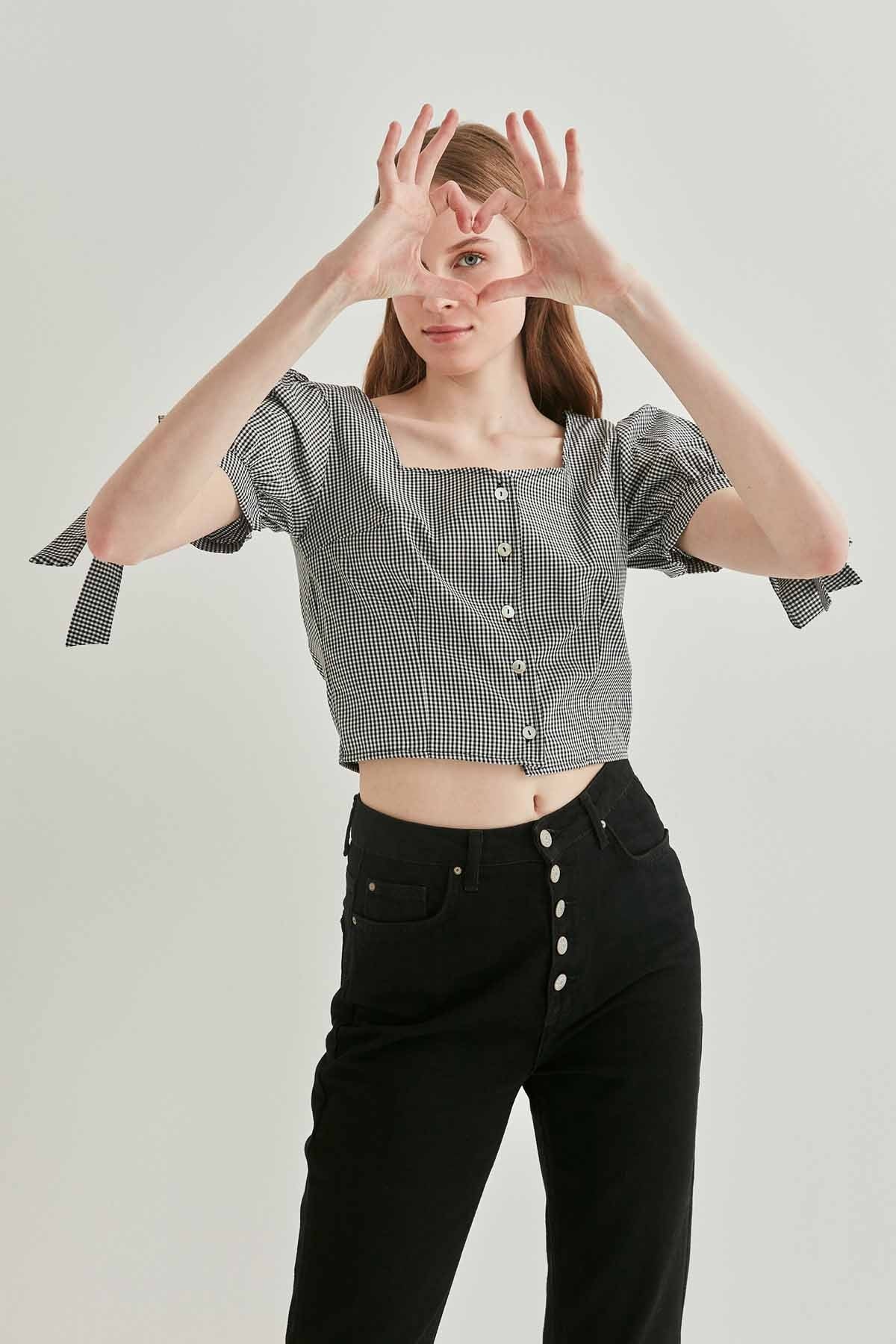 LACED SLEEVE BLOUSE