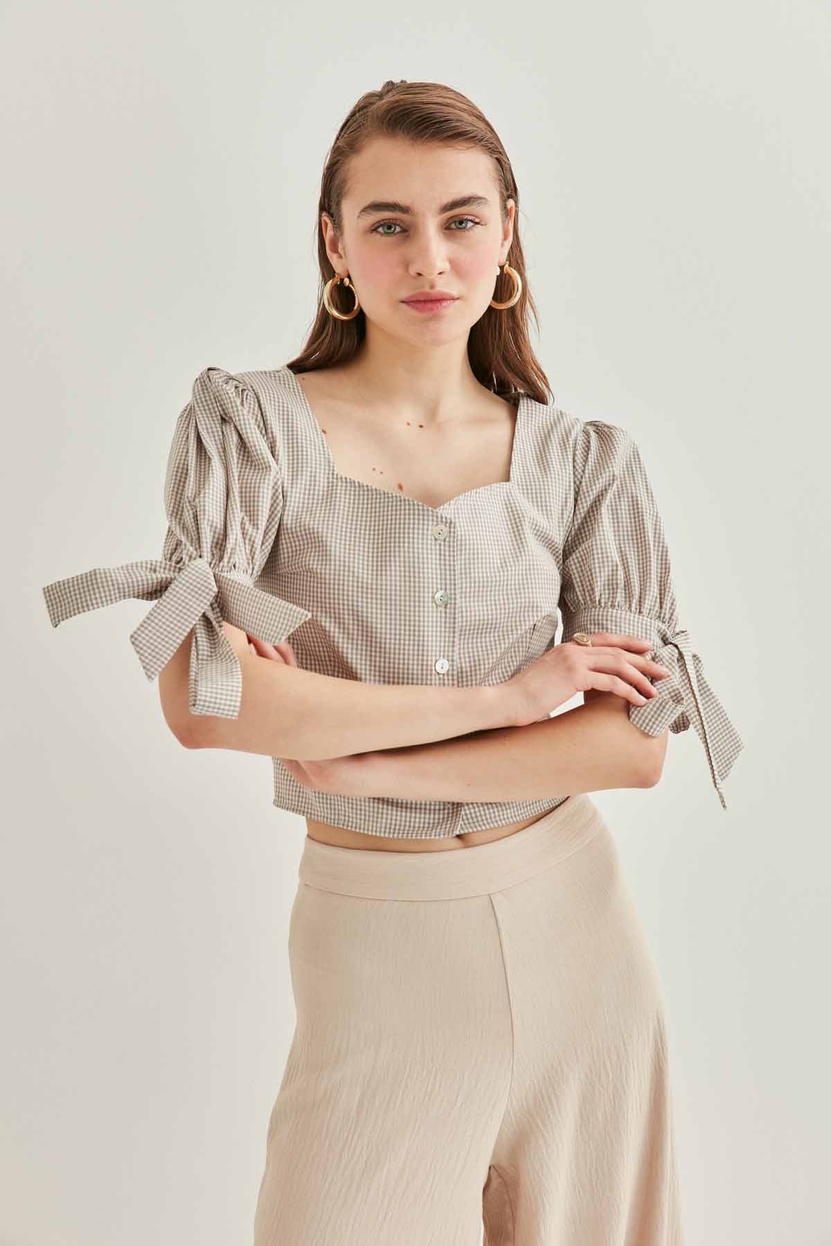 LACED SLEEVE BLOUSE