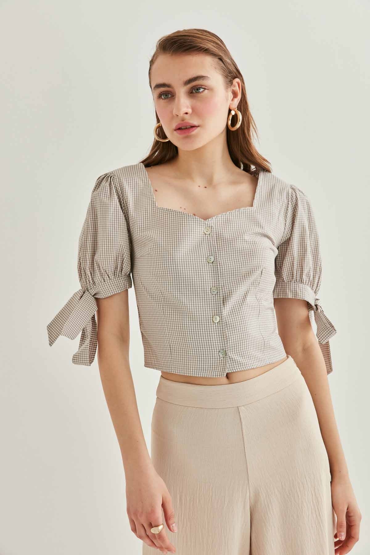 LACED SLEEVE BLOUSE