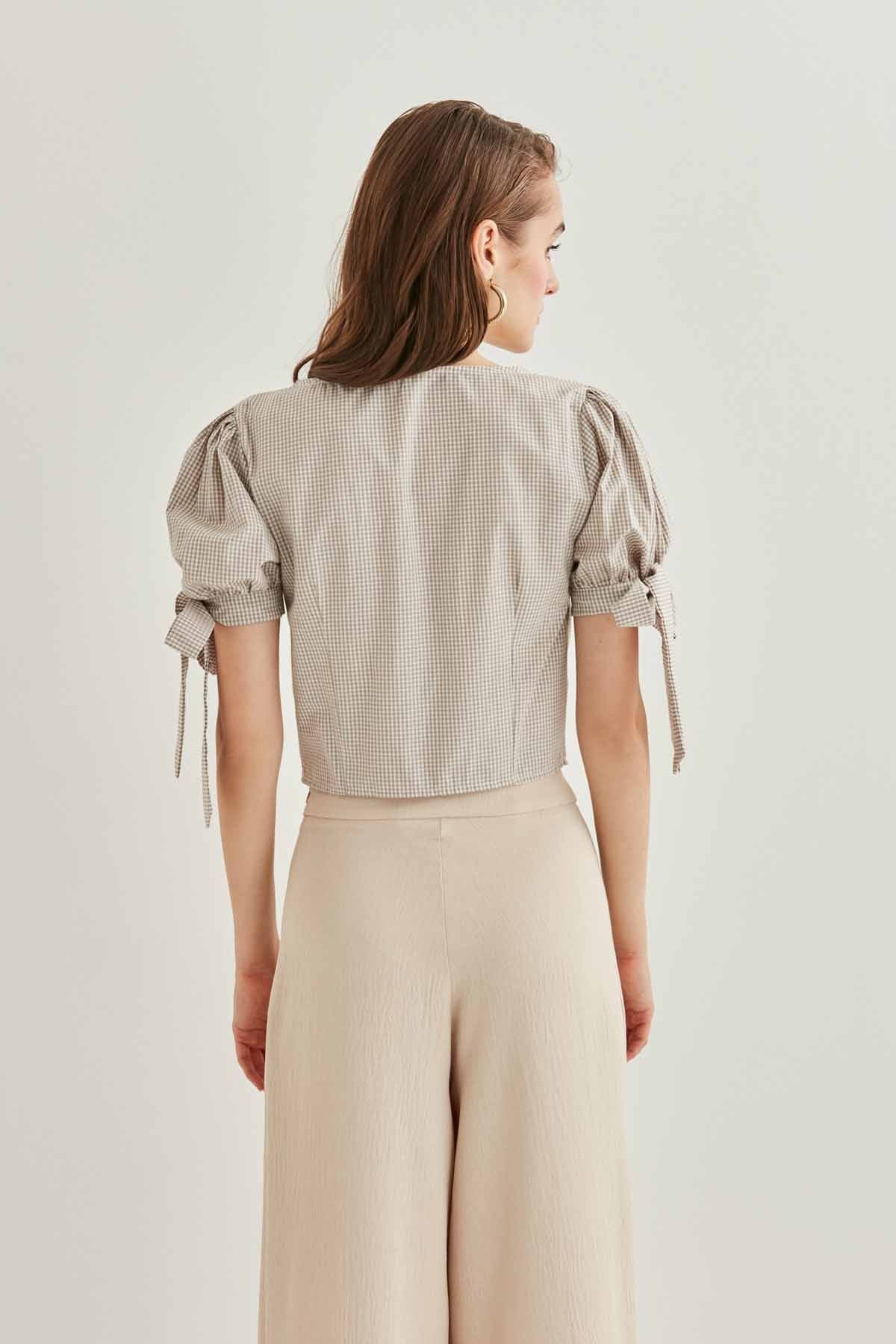 LACED SLEEVE BLOUSE