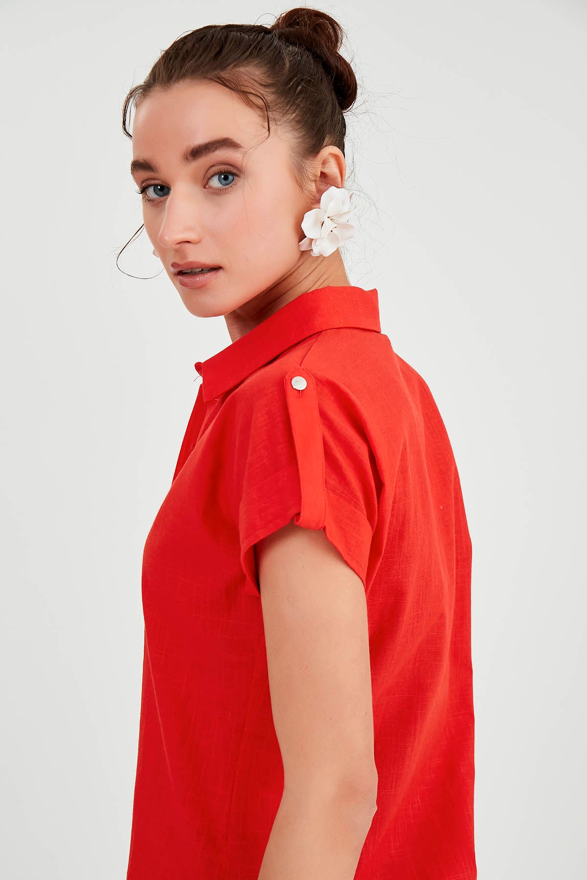 SLEEVE-DETAILED SHORT SLEEVE SHIRT