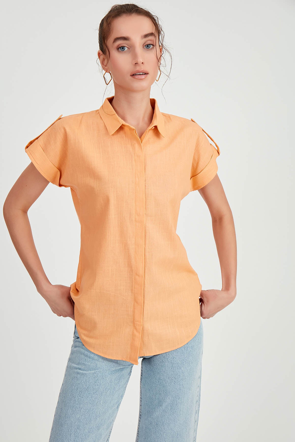 SLEEVE-DETAILED SHORT SLEEVE SHIRT