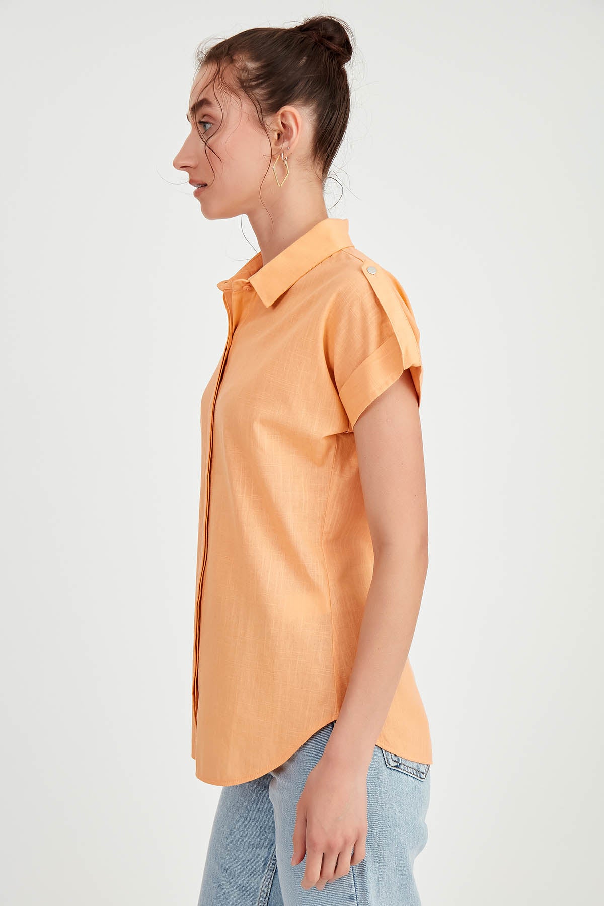SLEEVE-DETAILED SHORT SLEEVE SHIRT