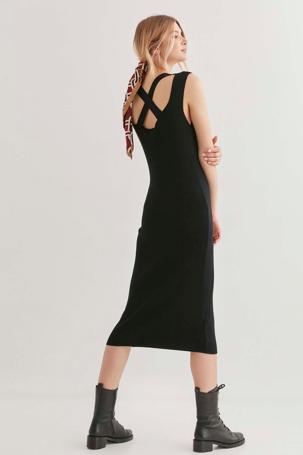 SLEEVELESS KNITTED DRESS