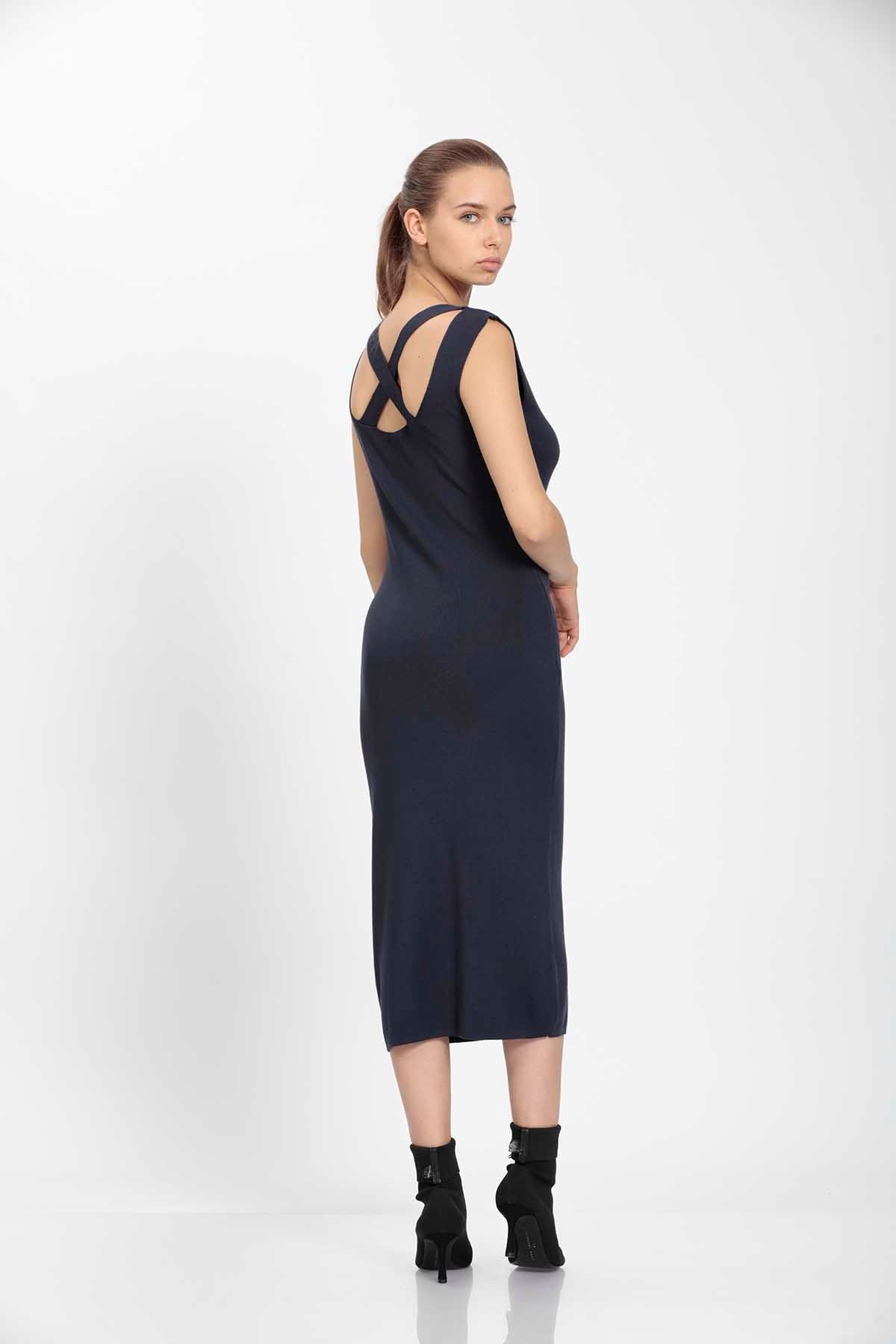 SLEEVELESS KNITTED DRESS