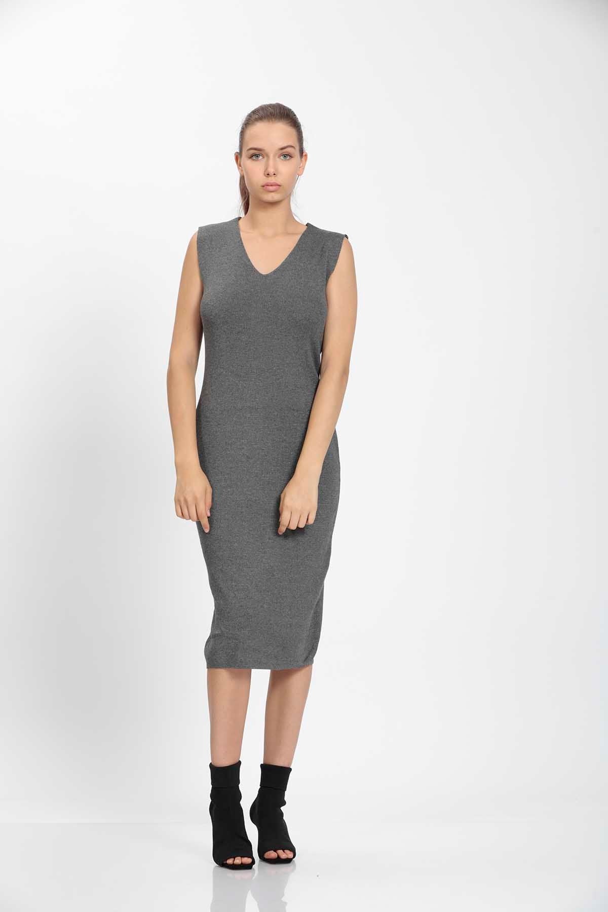 SLEEVELESS KNITTED DRESS