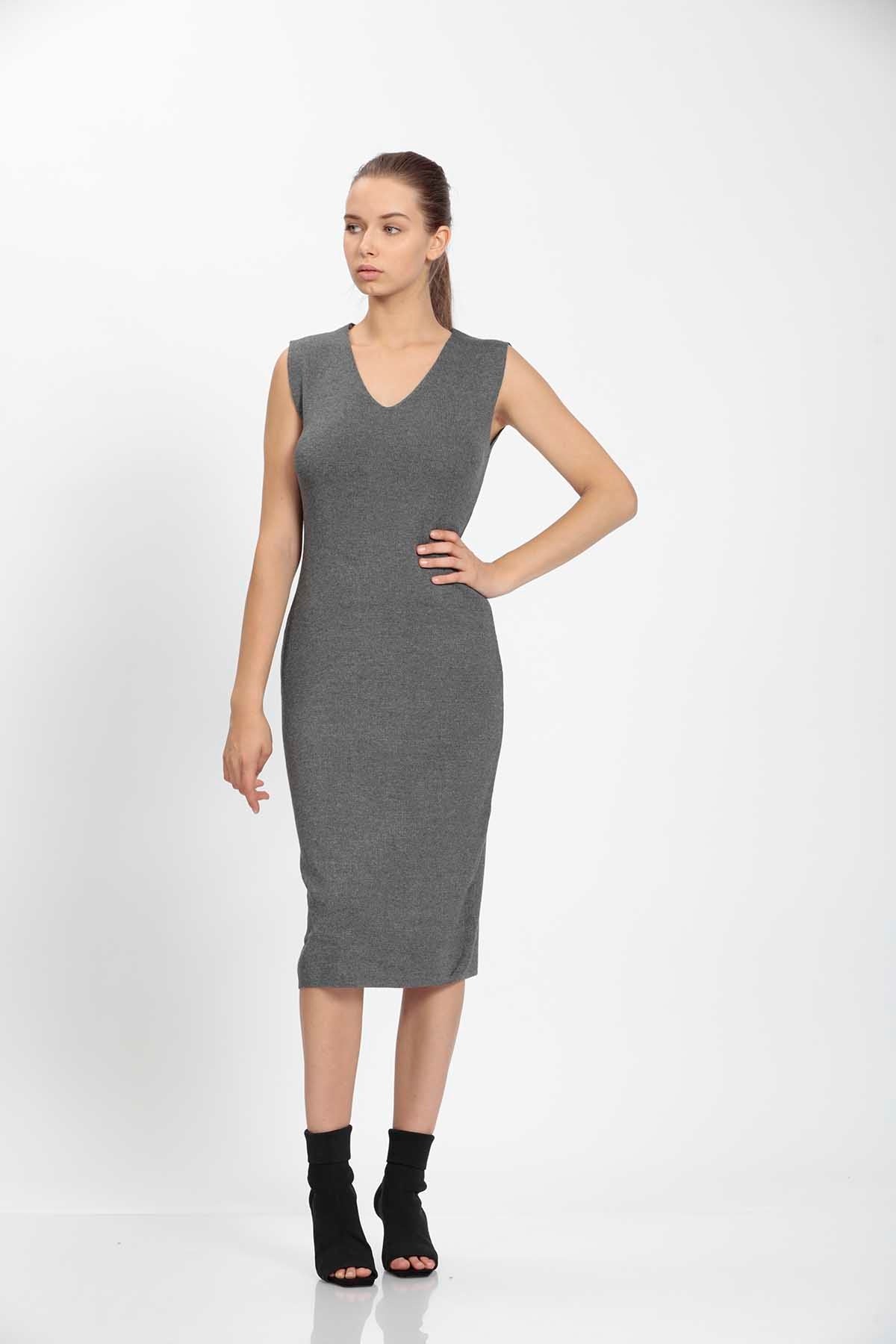 SLEEVELESS KNITTED DRESS