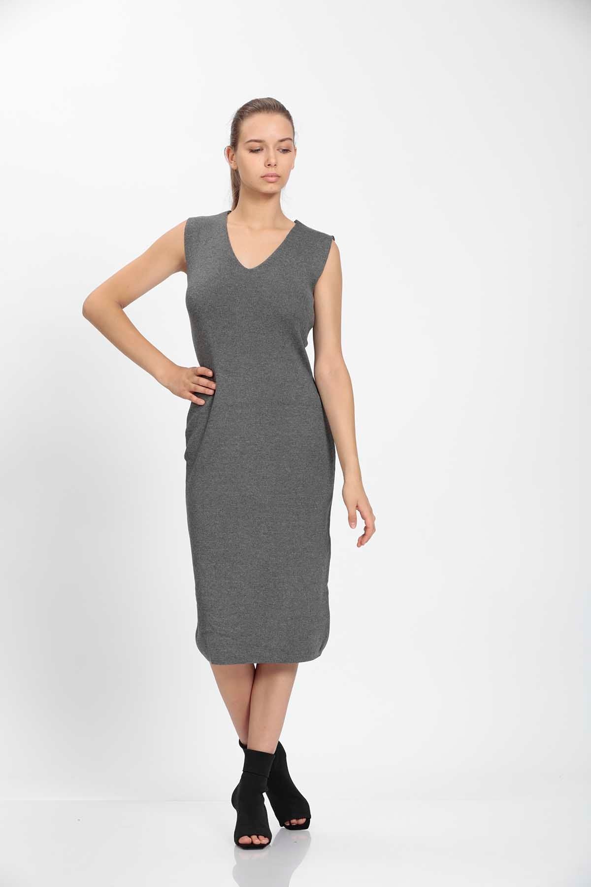 SLEEVELESS KNITTED DRESS