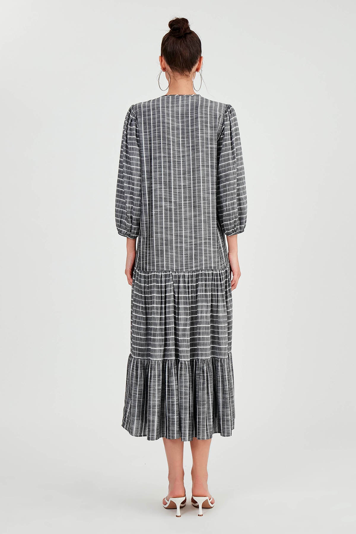 LONG DRESS WITH SLEEVES AND COLLAR