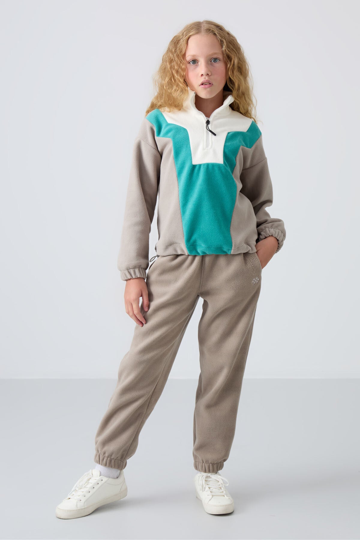 Dark Beige Thick Soft Textured Oversize Embroidered Fleece Girls' Sweatshirt - 75153