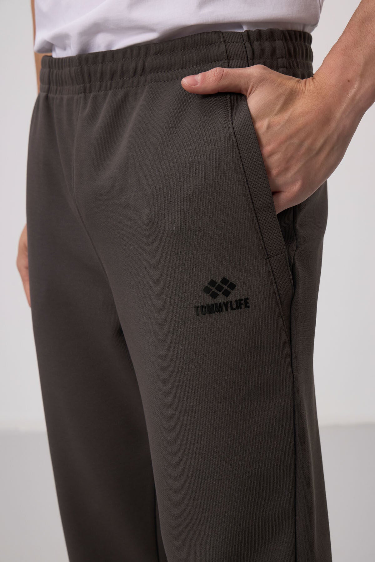 Dark Gray Textured Surface Comfortable Fit Men's Tracksuit Set - 85273