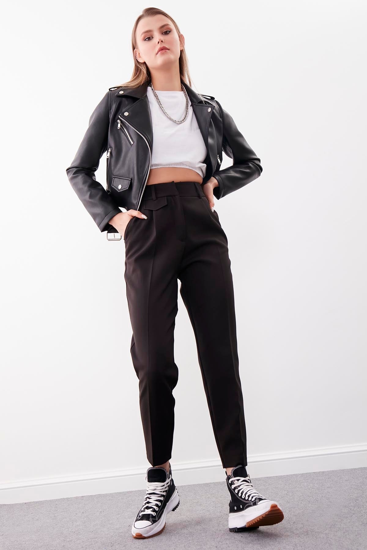 SMALL POCKET DETAILED FABRIC TROUSERS