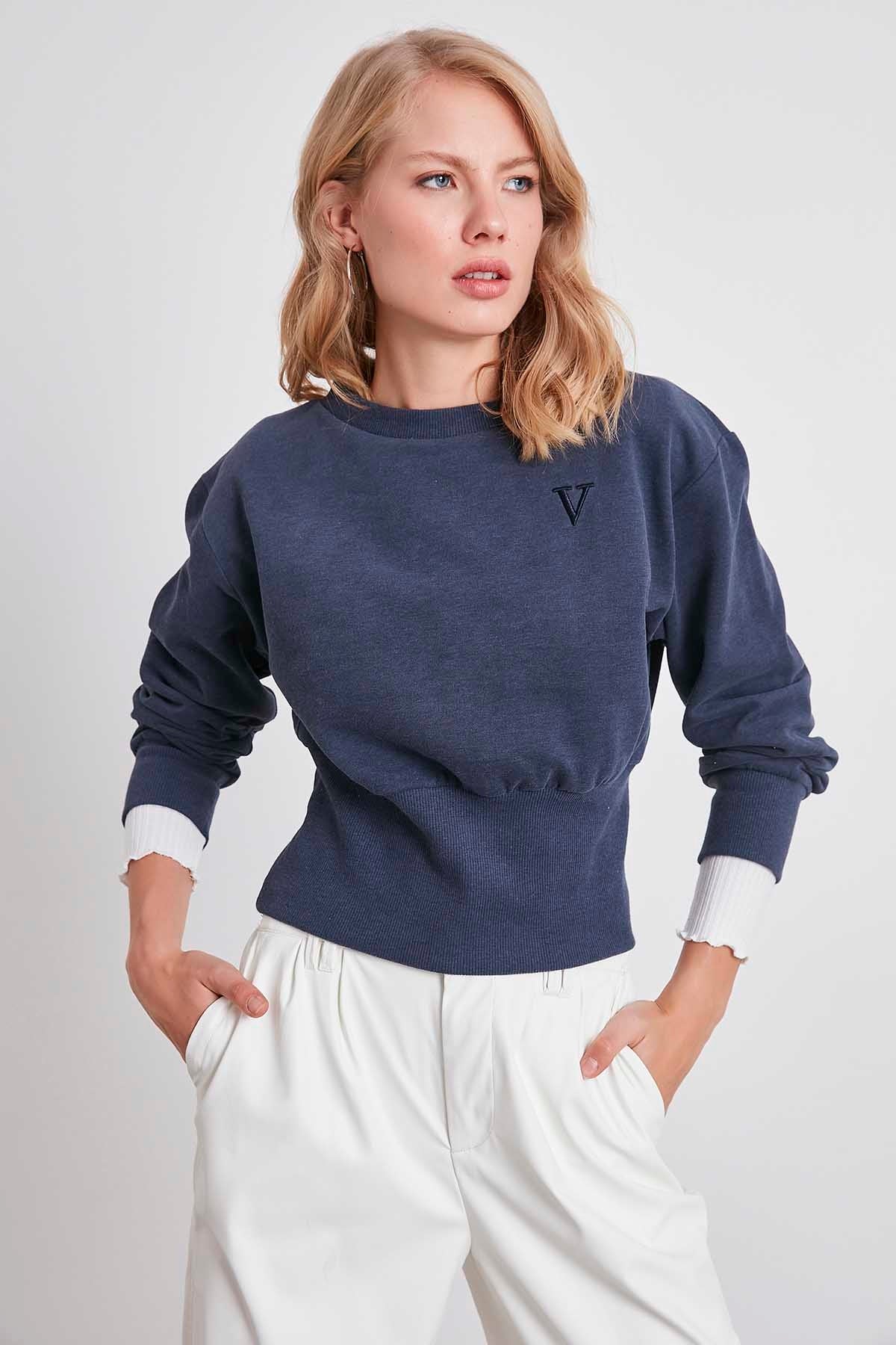 EMBROIDERY DETAILED RIBANESE CROP SWEATSHIRT