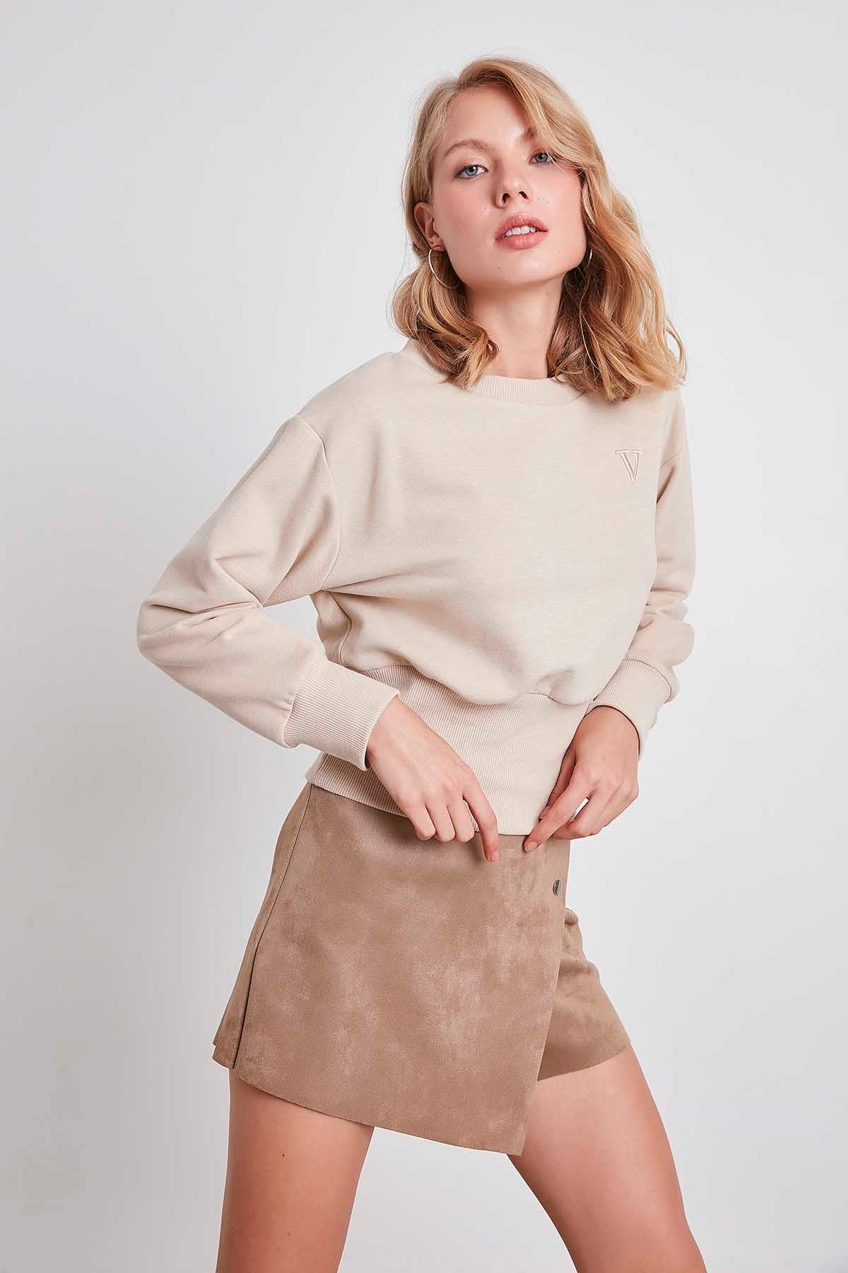 EMBROIDERY DETAILED RIBANESE CROP SWEATSHIRT
