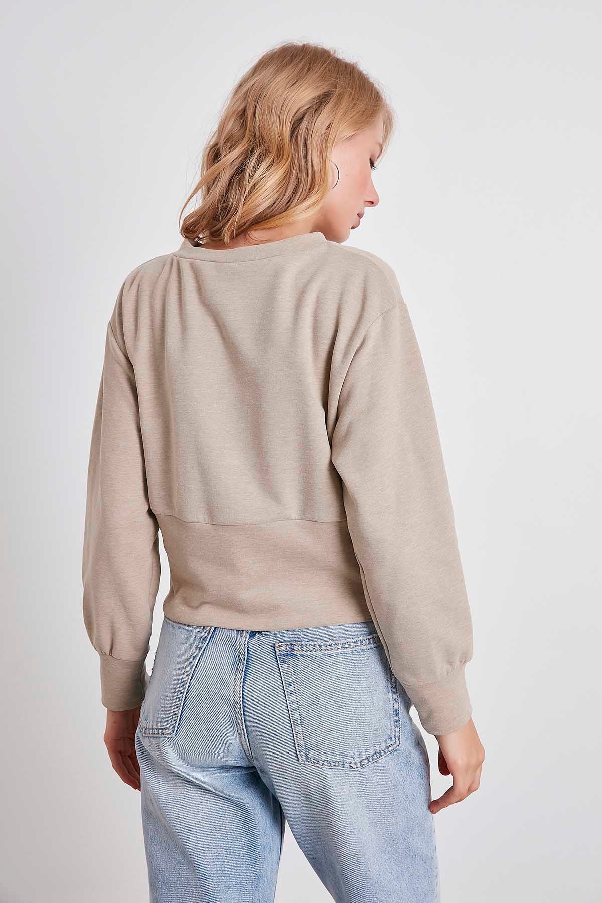 EMBROIDERY DETAILED RIBANESE CROP SWEATSHIRT