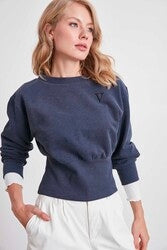EMBROIDERY DETAILED RIBANESE CROP SWEATSHIRT