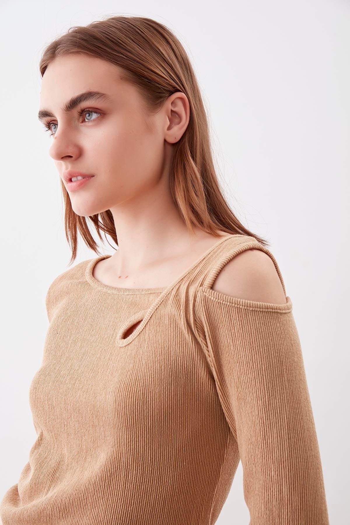 SHOULDER DETAILED WIDE COLLAR BLOUSE