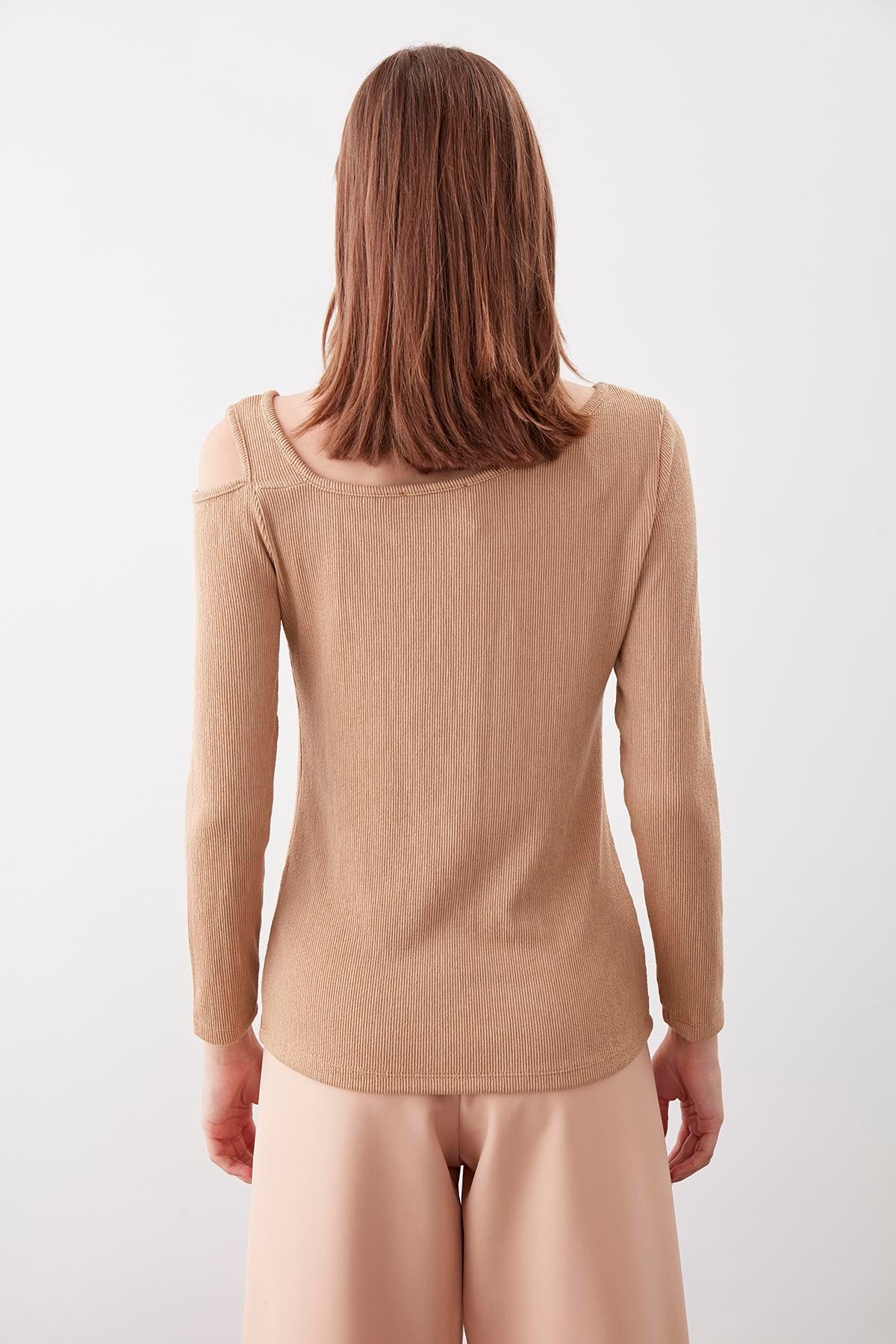 SHOULDER DETAILED WIDE COLLAR BLOUSE