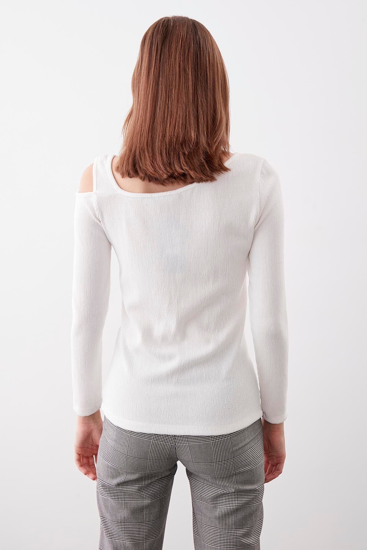 SHOULDER DETAILED WIDE COLLAR BLOUSE