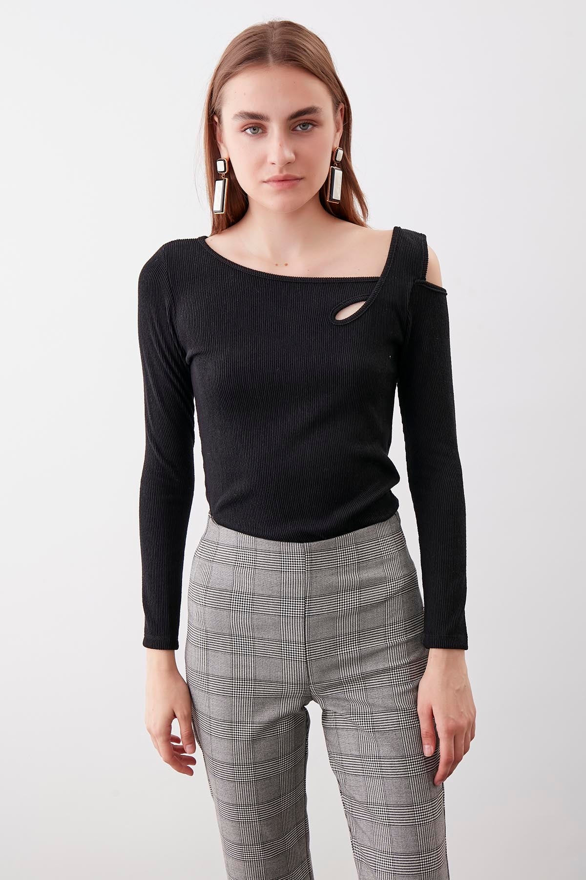 SHOULDER DETAILED WIDE COLLAR BLOUSE