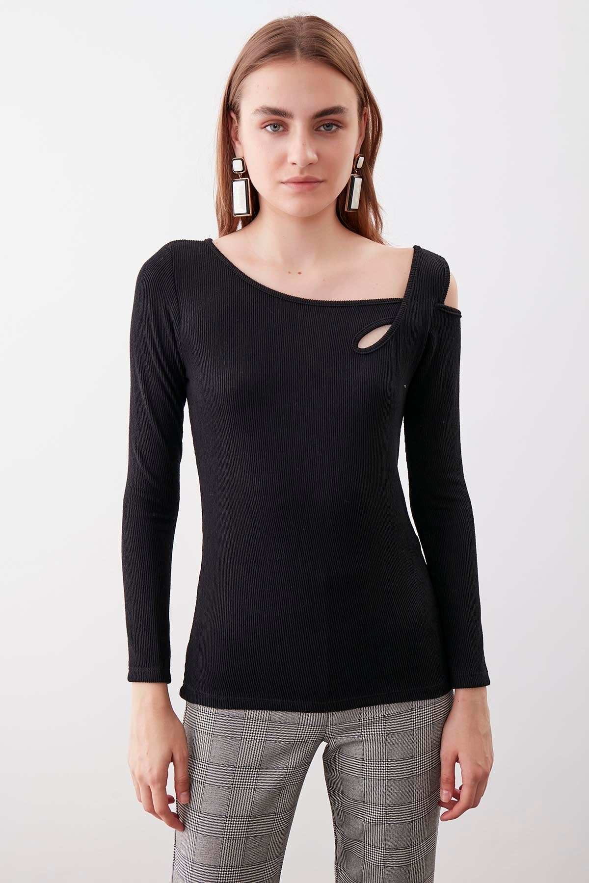 SHOULDER DETAILED WIDE COLLAR BLOUSE