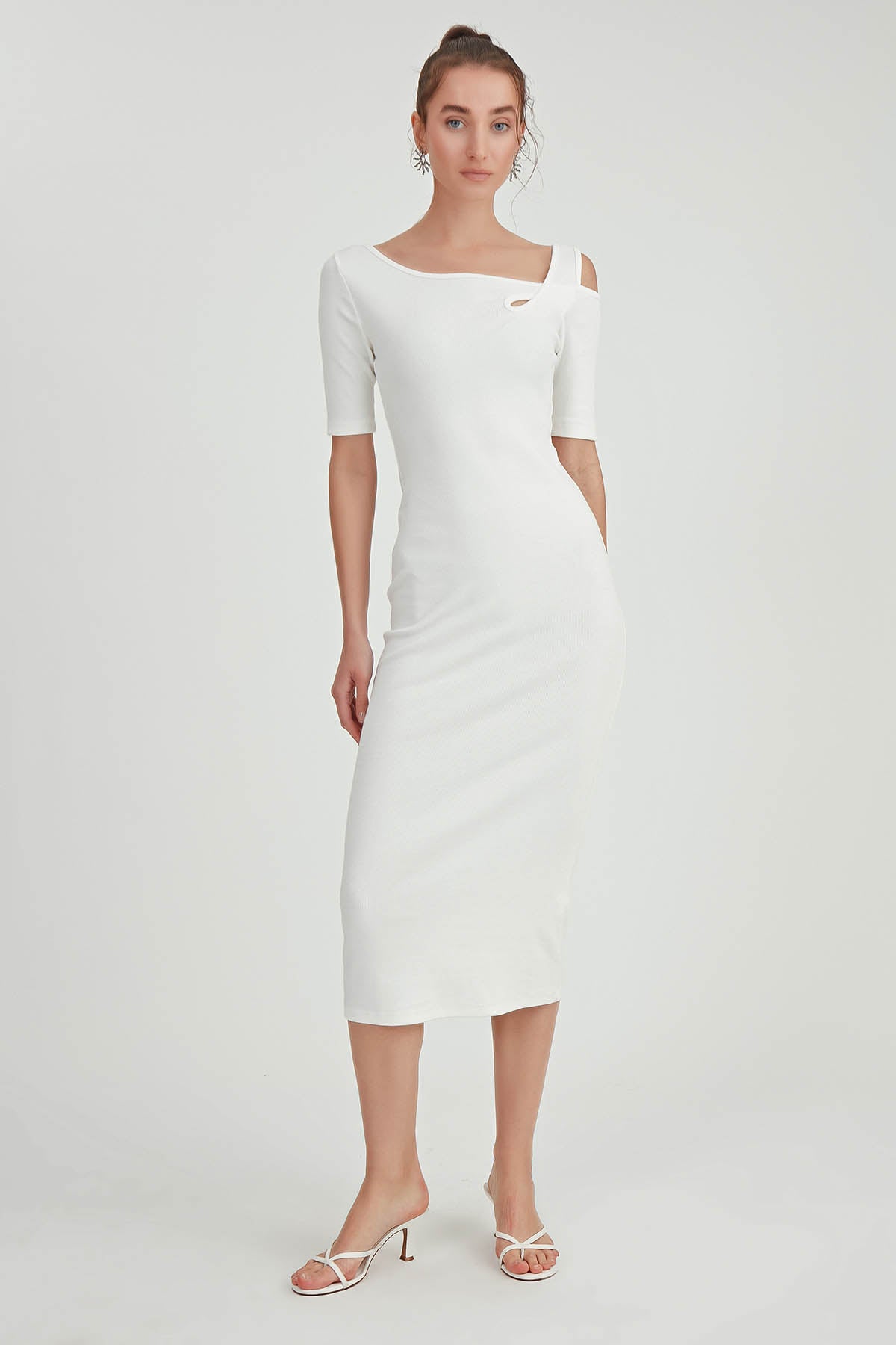 LONG KNITTED DRESS WITH SHOULDER