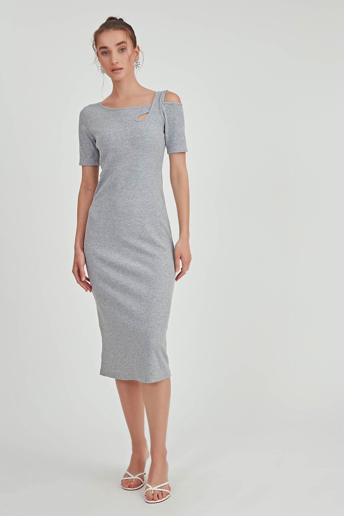 LONG KNITTED DRESS WITH SHOULDER