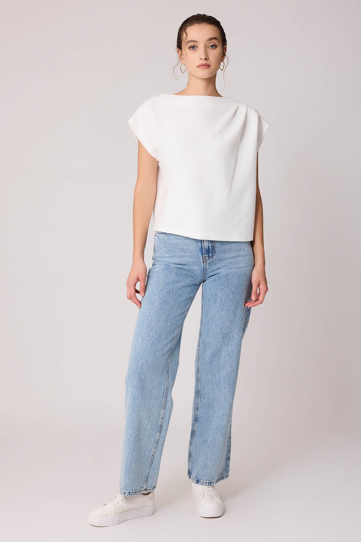 SHORT SLEEVE WITH SHOULDER CURVES KNITTED BLOUSE