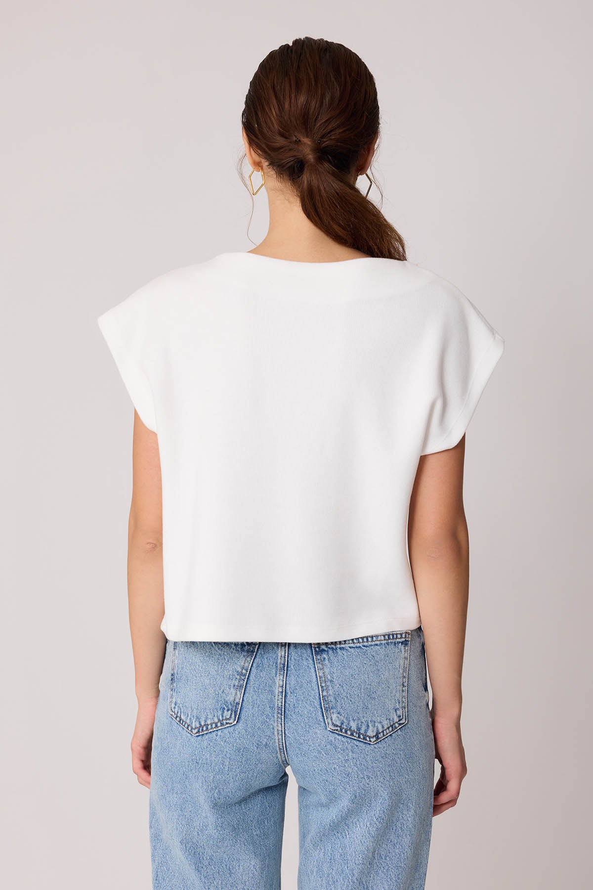 SHORT SLEEVE WITH SHOULDER CURVES KNITTED BLOUSE