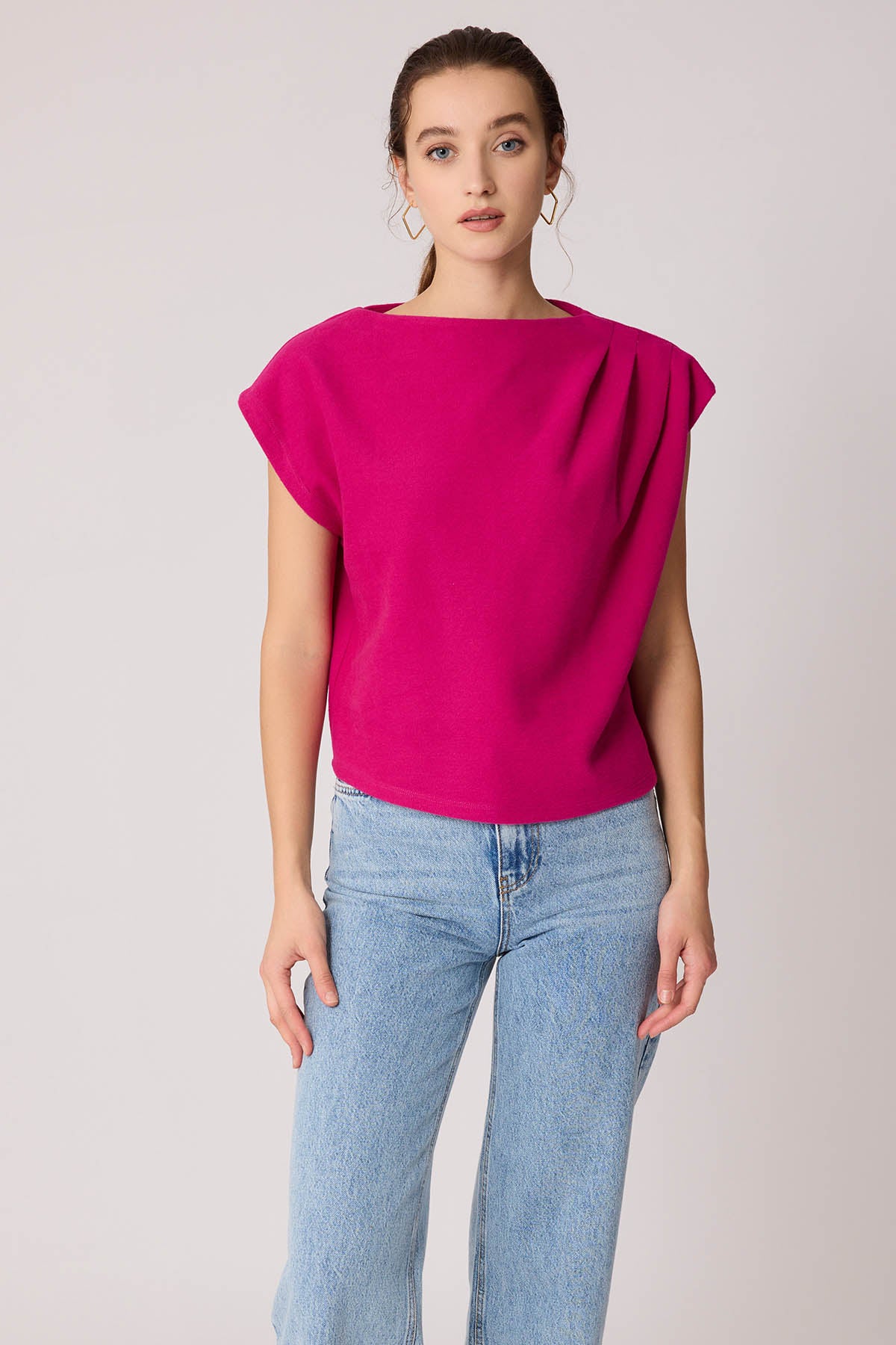SHORT SLEEVE WITH SHOULDER CURVES KNITTED BLOUSE