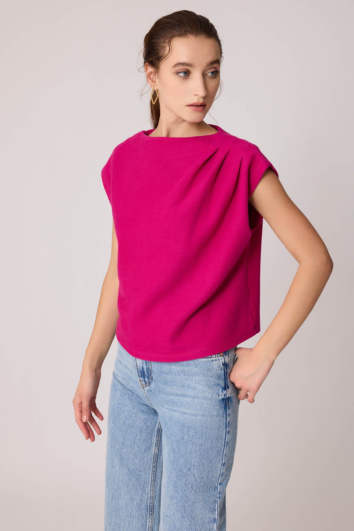 SHORT SLEEVE WITH SHOULDER CURVES KNITTED BLOUSE