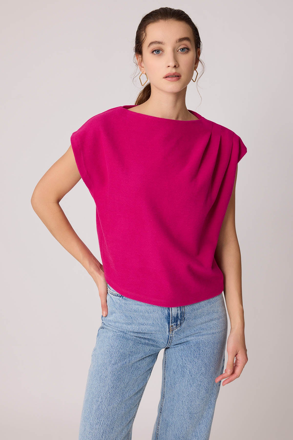 SHORT SLEEVE WITH SHOULDER CURVES KNITTED BLOUSE
