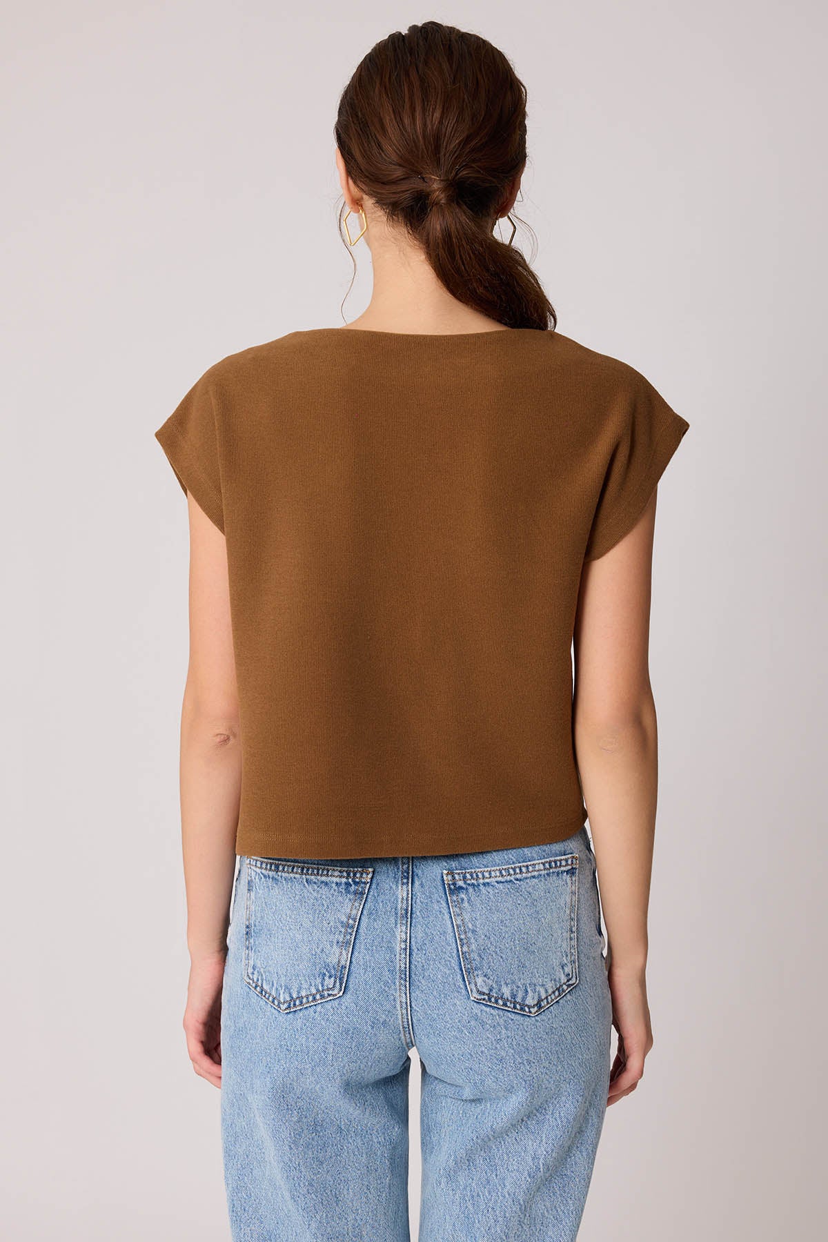 SHORT SLEEVE WITH SHOULDER CURVES KNITTED BLOUSE