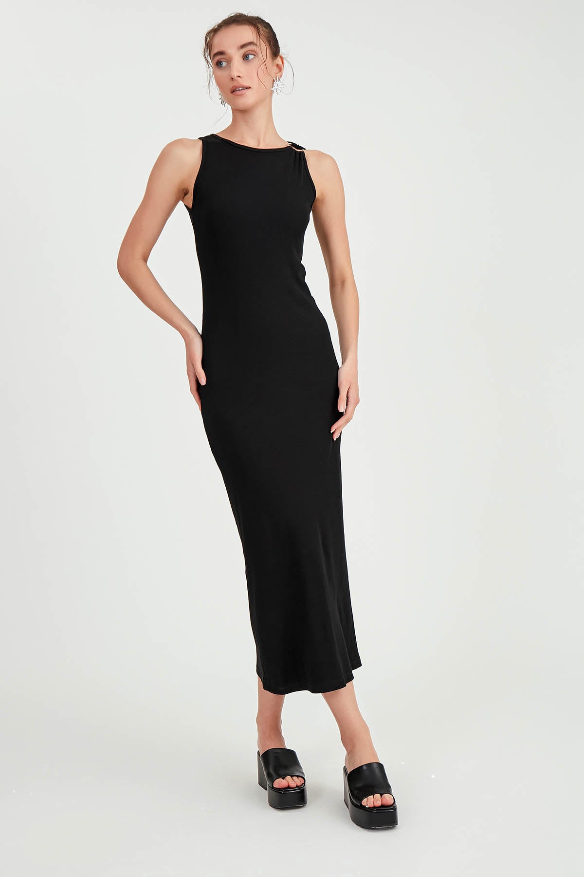 LONG KNITTED DRESS