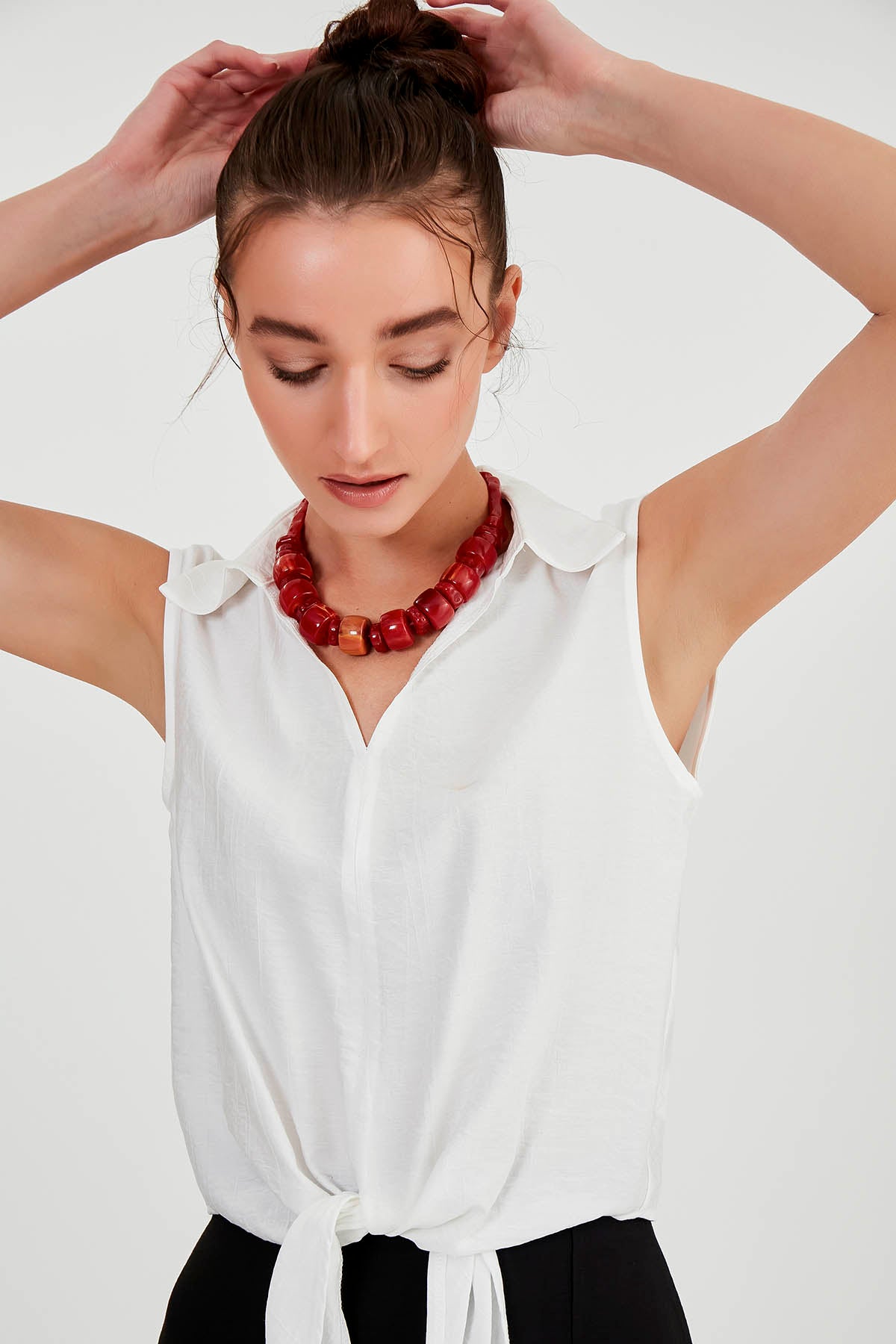 SLEEVELESS BLOUSE
