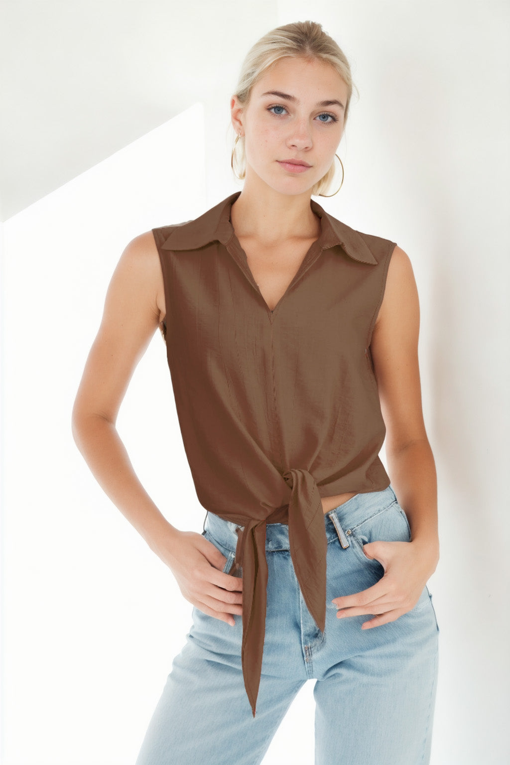 SLEEVELESS BLOUSE