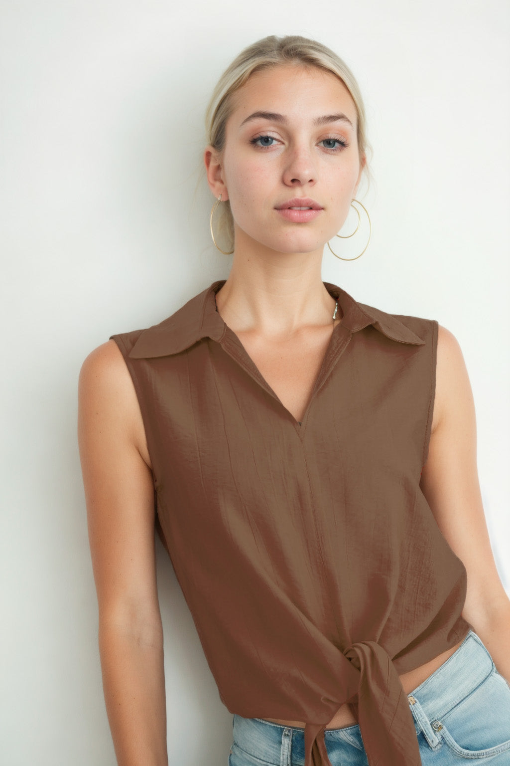 SLEEVELESS BLOUSE