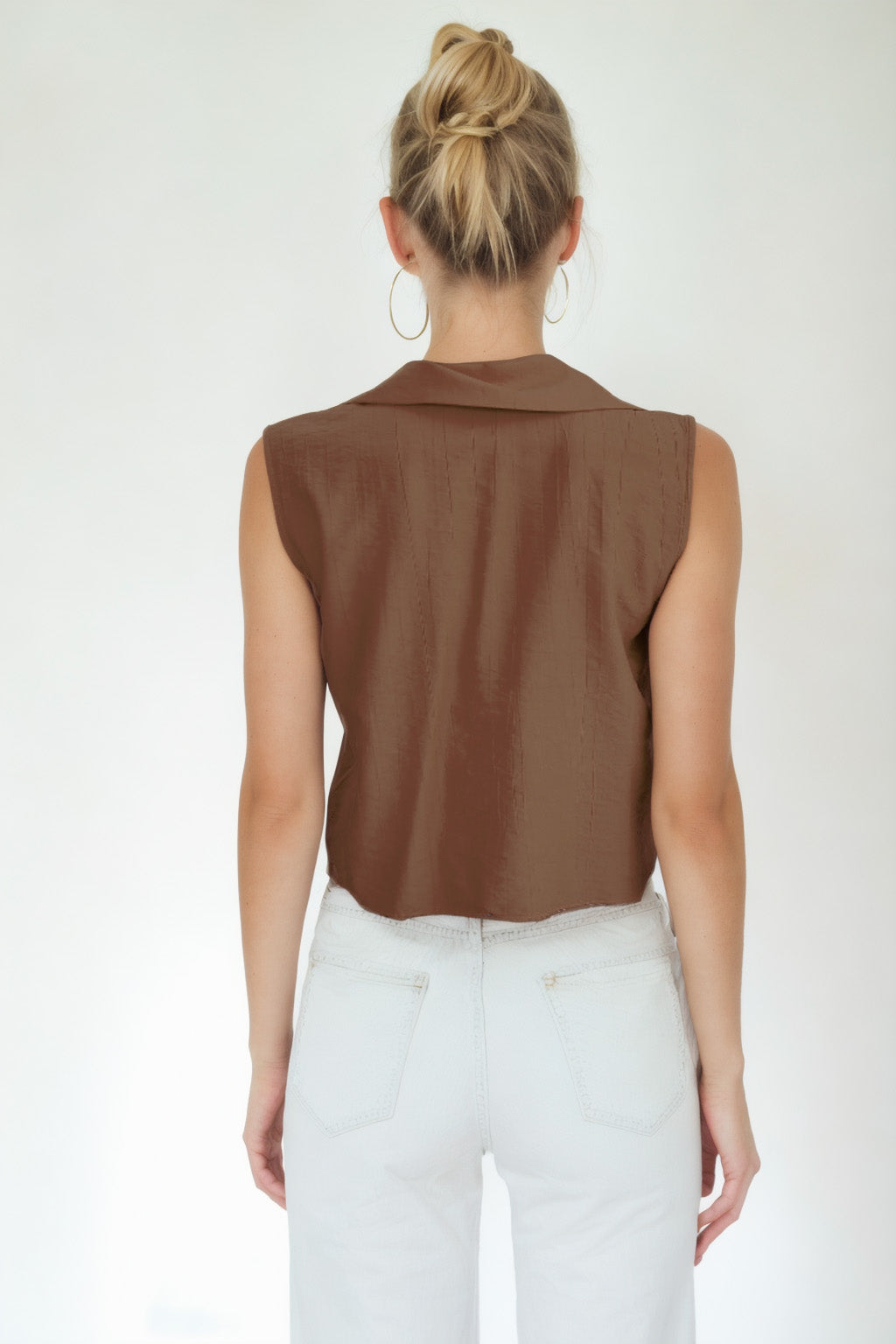SLEEVELESS BLOUSE