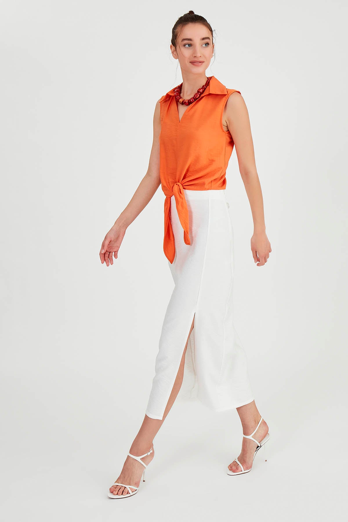 SLEEVELESS BLOUSE