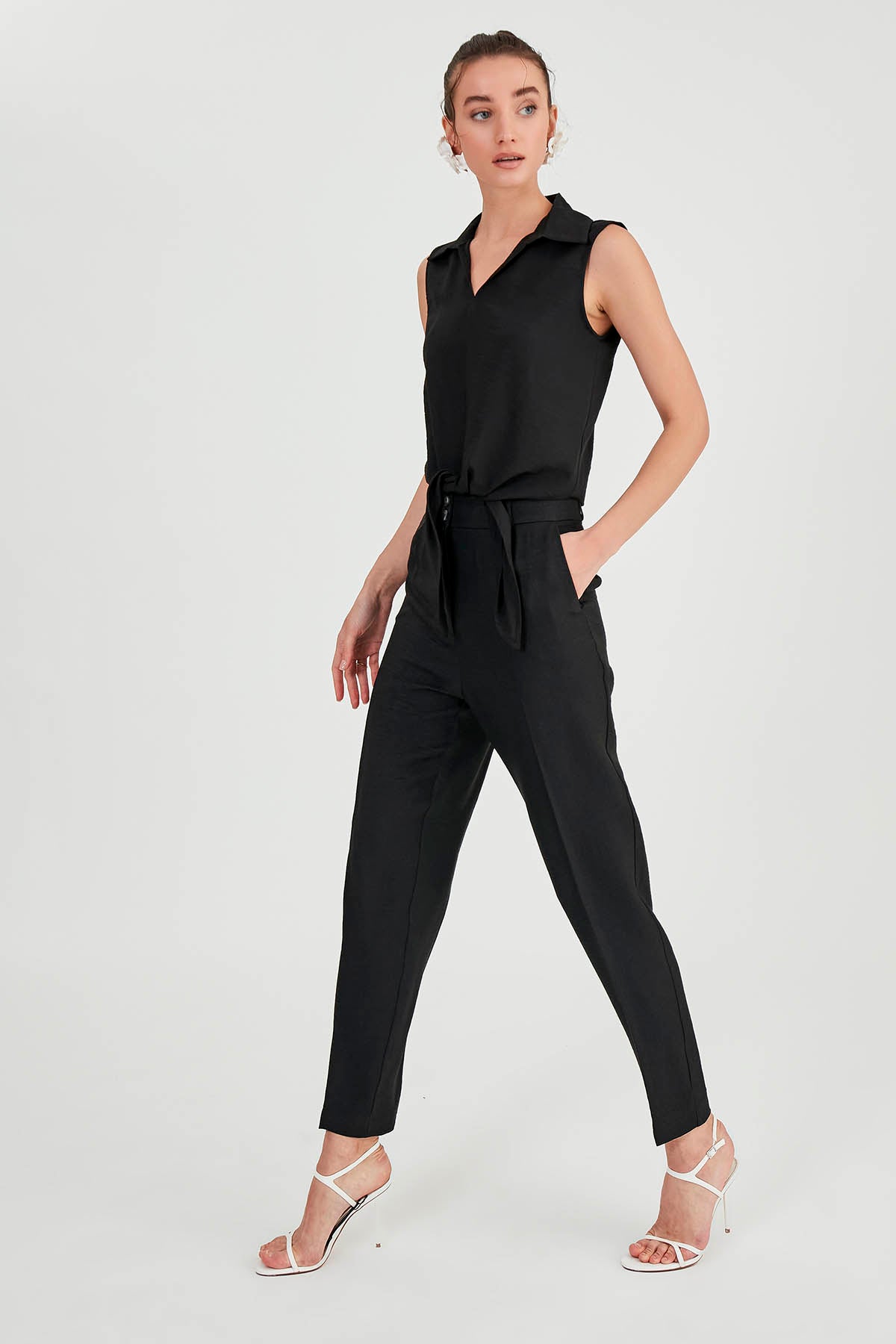 SLEEVELESS BLOUSE
