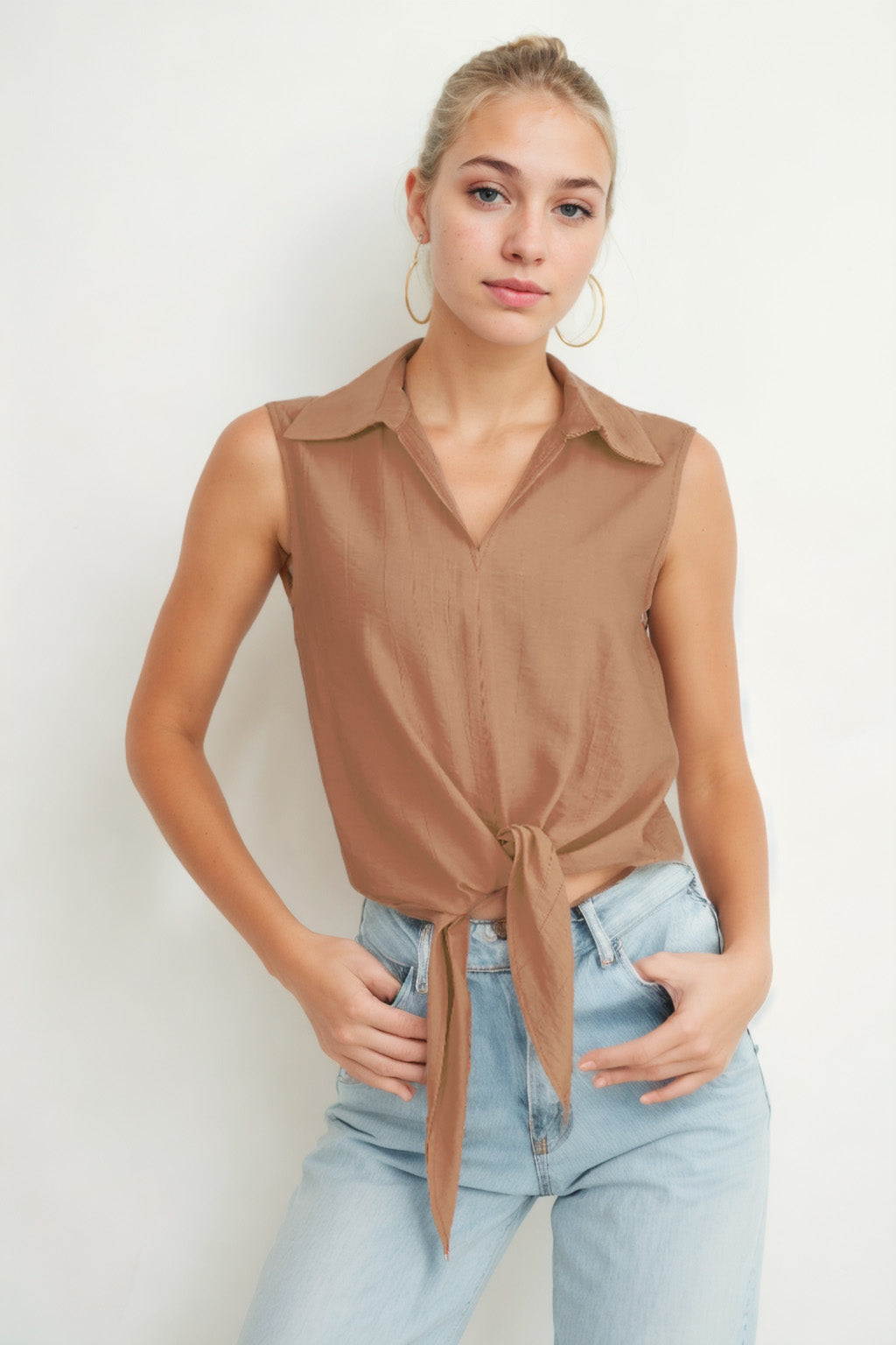 SLEEVELESS BLOUSE