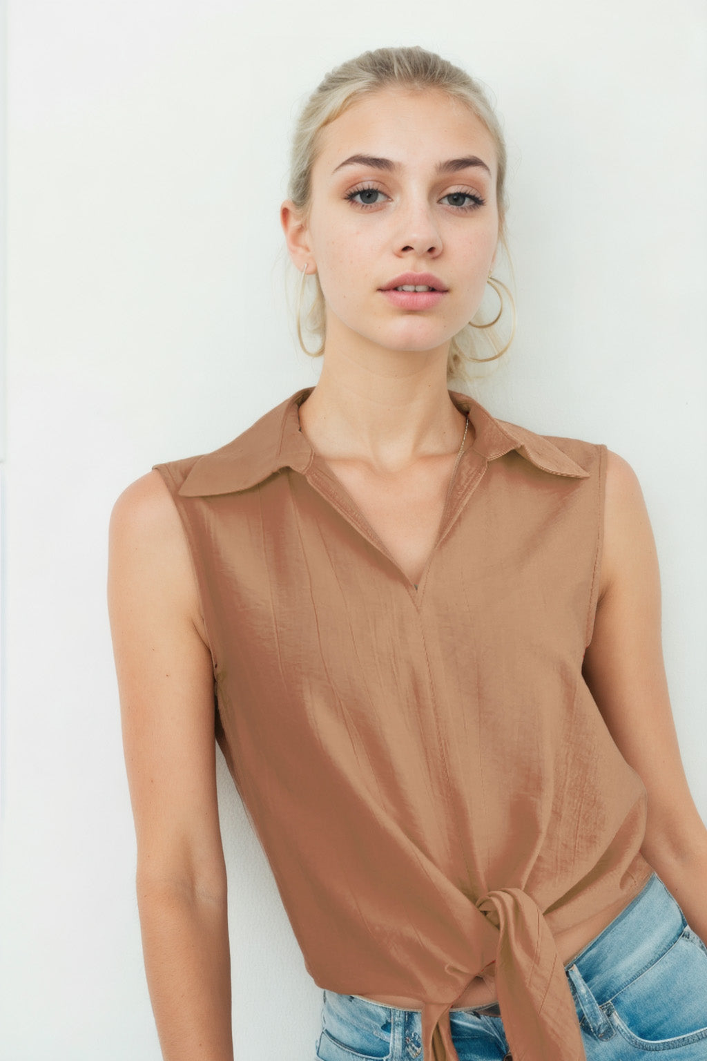 SLEEVELESS BLOUSE