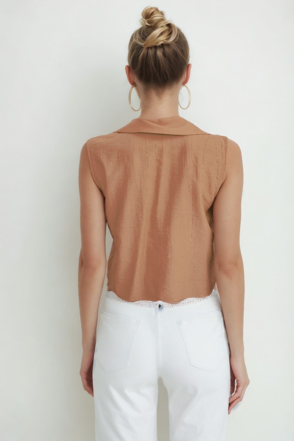 SLEEVELESS BLOUSE