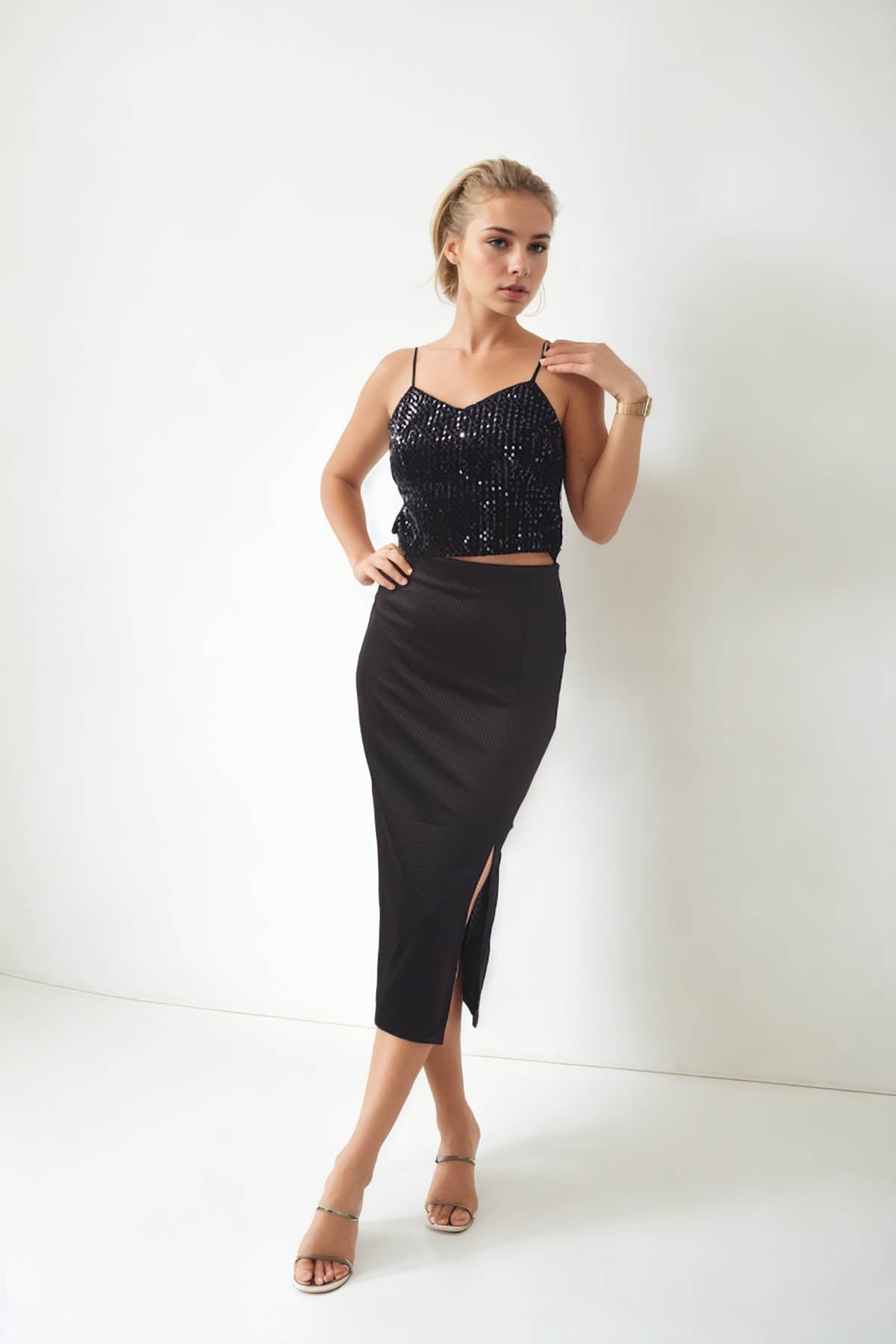 FRONT-SPLIT MIDI HEIGHT SKIRT