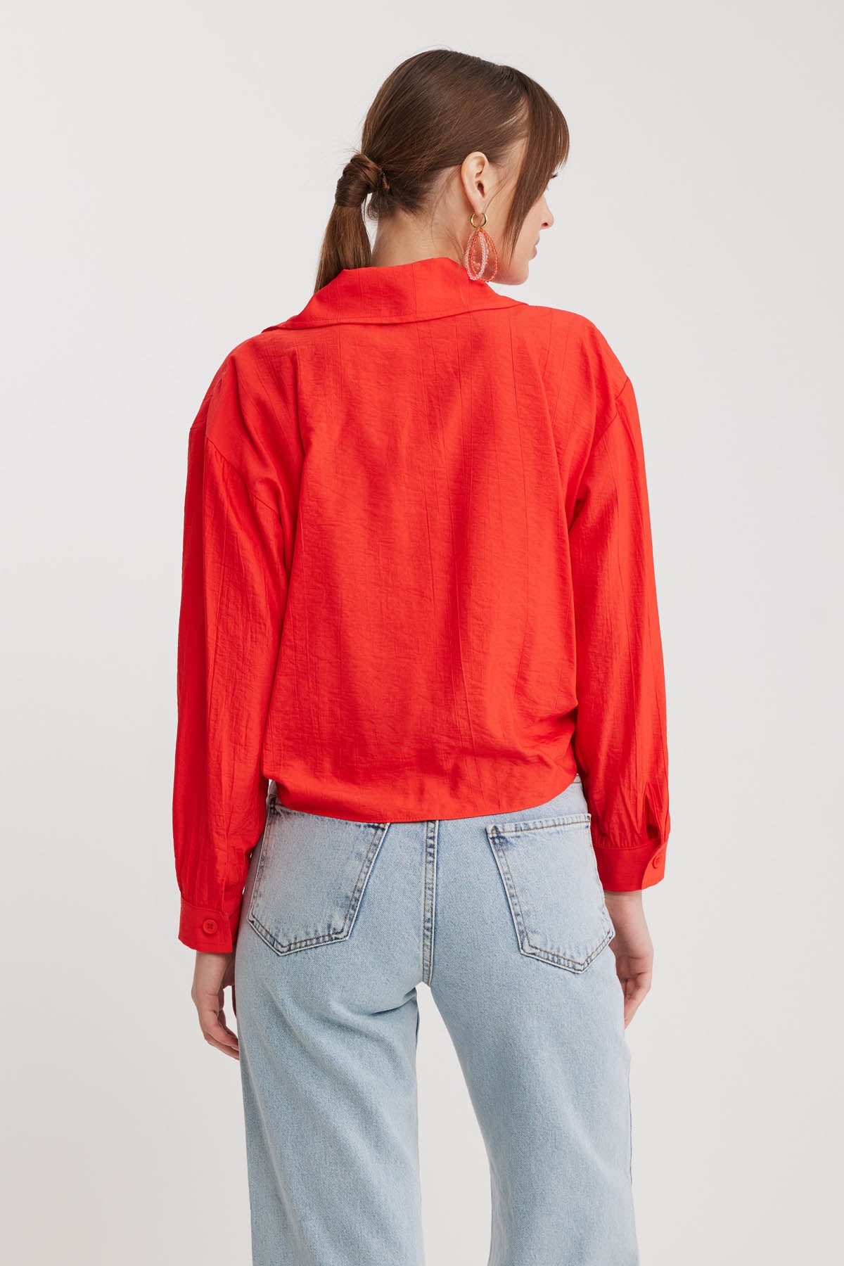 LOW SHOULDER LONG SLEEVE SHIRT WITH FRONT BINDING