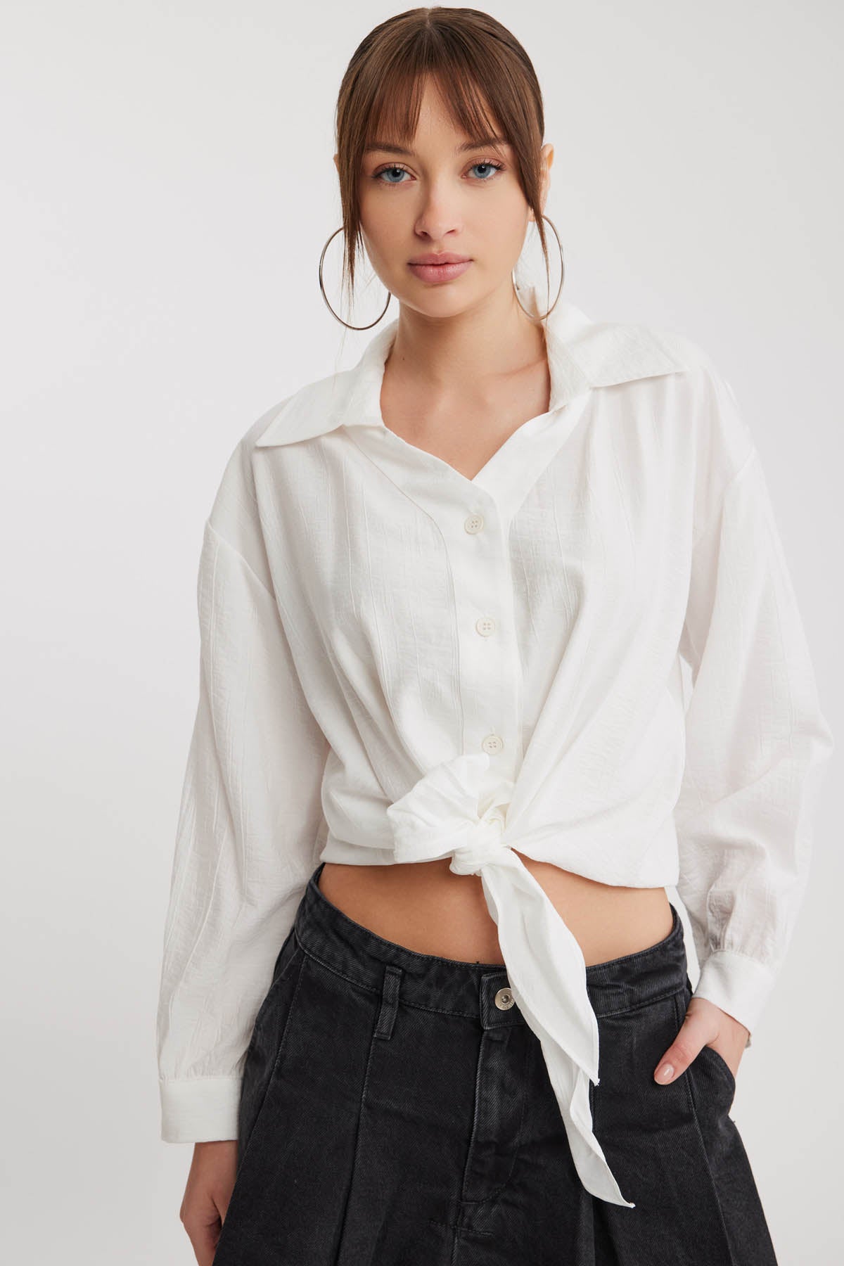 LOW SHOULDER LONG SLEEVE SHIRT WITH FRONT BINDING