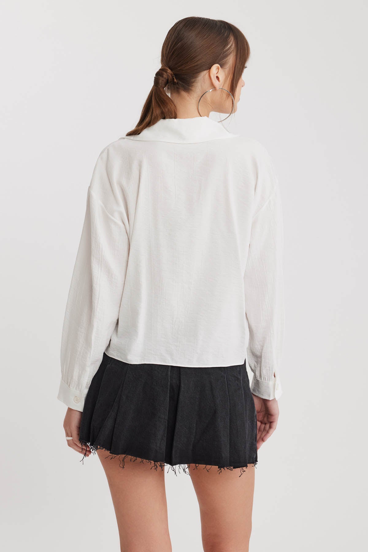 LOW SHOULDER LONG SLEEVE SHIRT WITH FRONT BINDING
